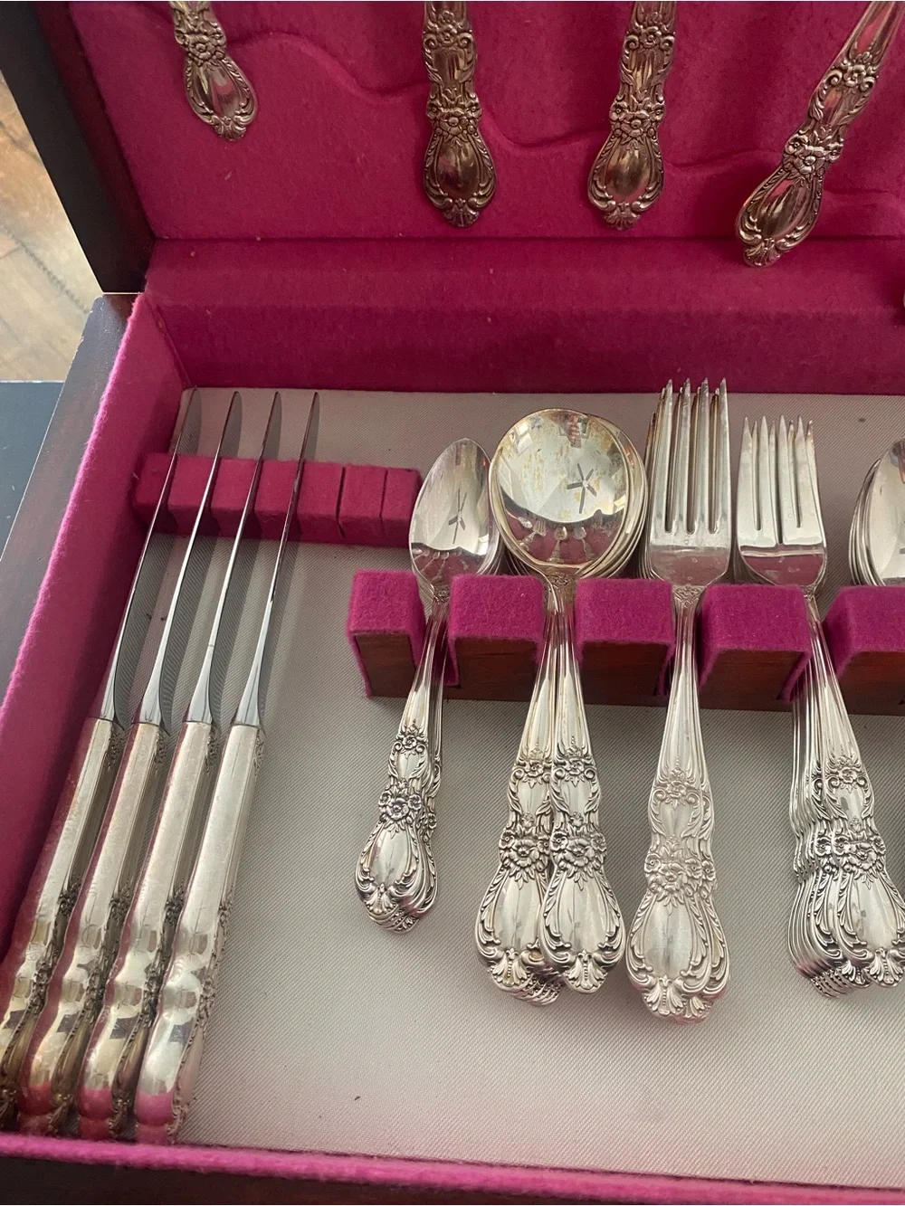 Vintage 1847 Roger Bros Silverplated Siverware Set and Box